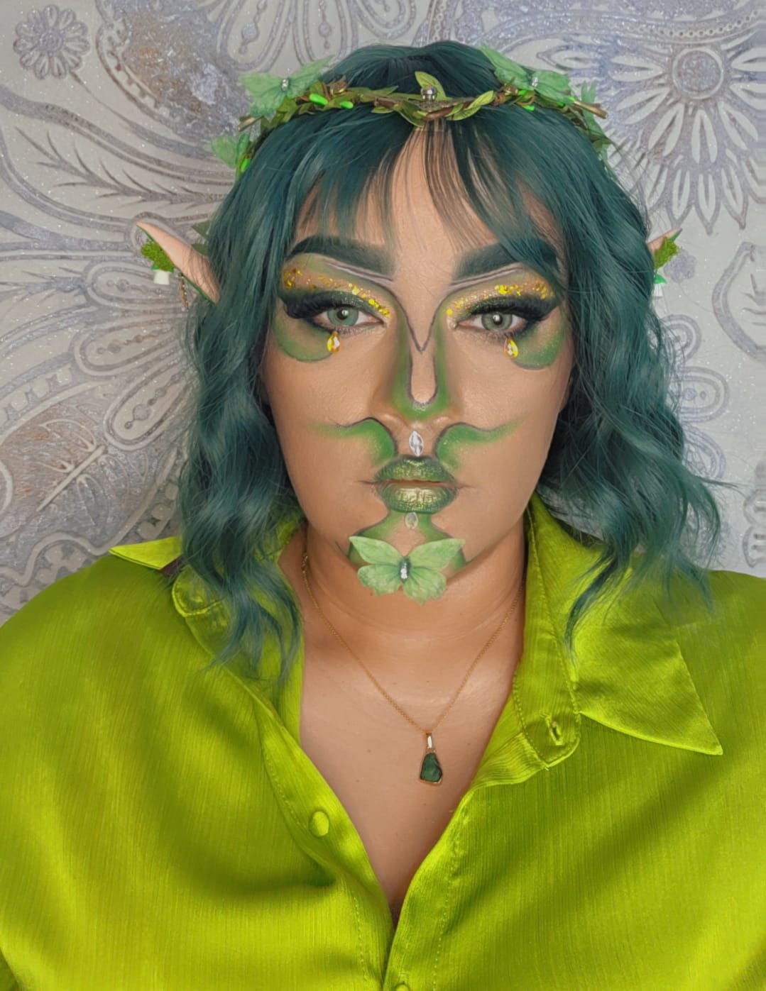 Maquillage elfe des forêts avec couronne végétale